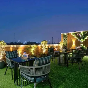 Hanuwant Place - 3 Minutes By Walk Aerocity Metro Station 3*, New Delhi India